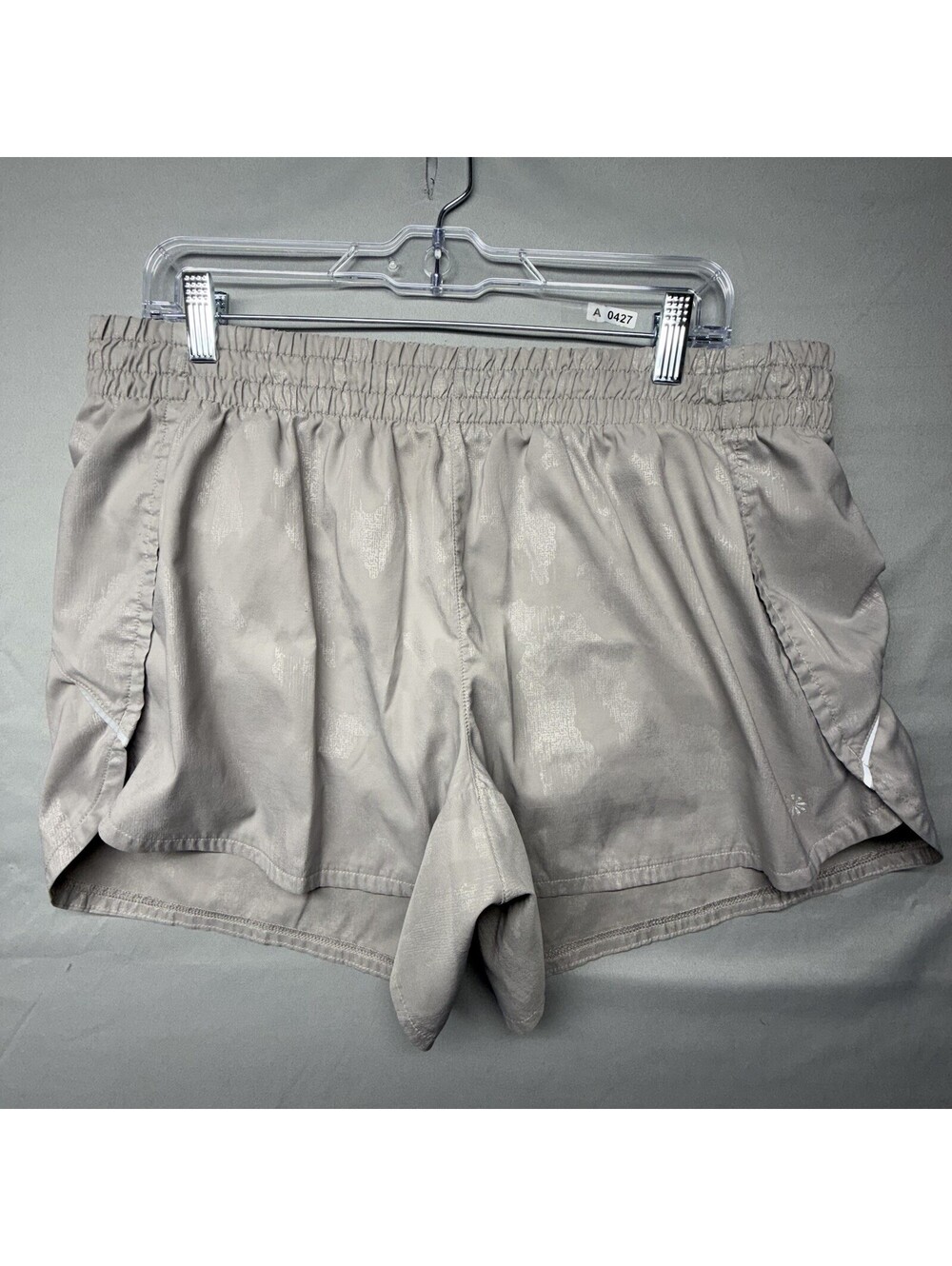 ATHLETA Light Gray Shimmer Camo RACER RUN SHORTS Lined 4" Inseam Yoga/Gym Sz XL